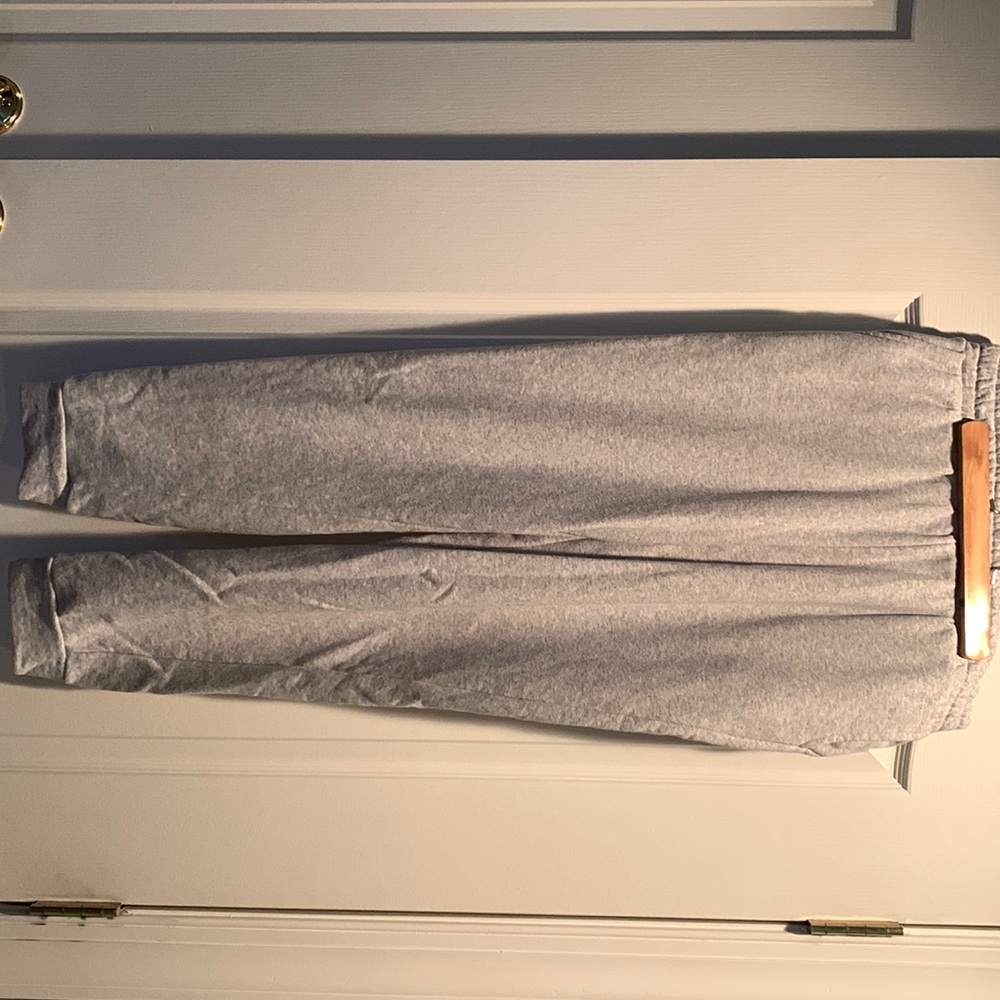 Grey sweatpants with pockets